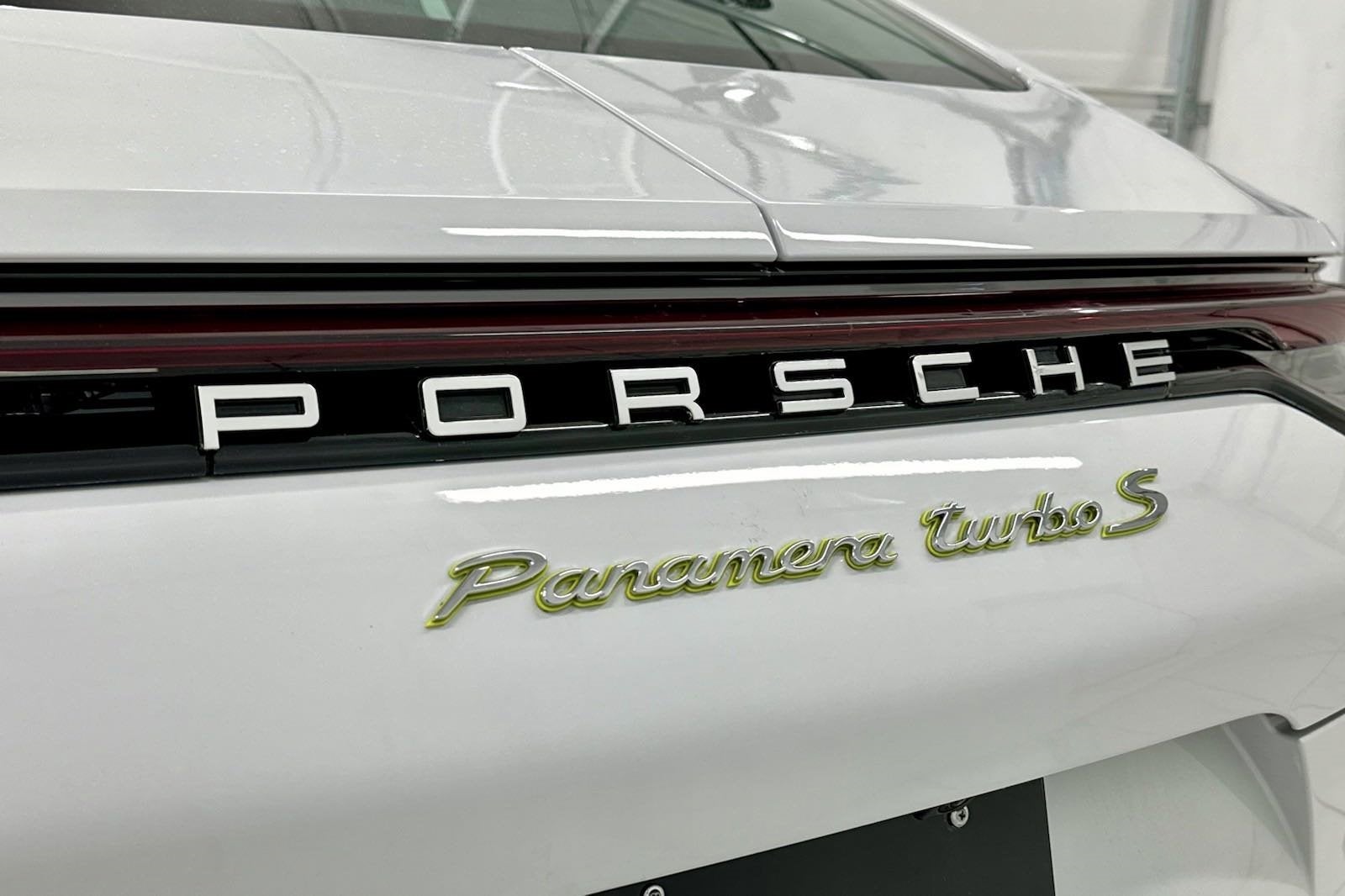 2022 Porsche Panamera Turbo S E-Hybrid
